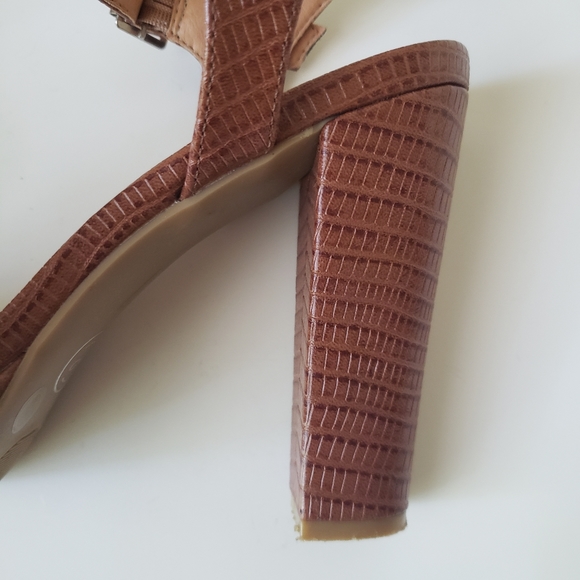 Chinese Laundry Tan Platform Heels - Picture 13 of 13